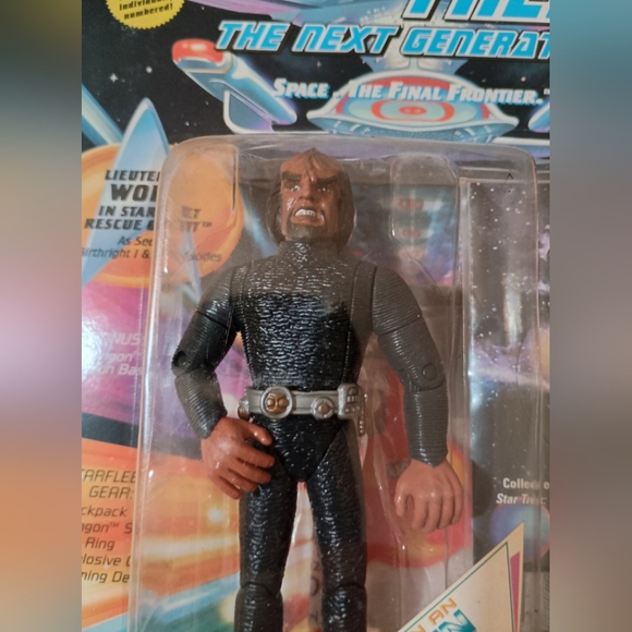 Star Trek TNG Lt Worf in rescue suit action figure - Picture 3 of 6